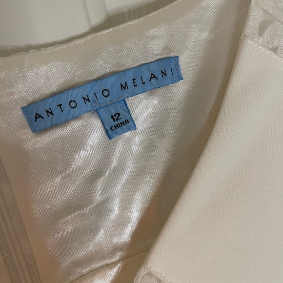 ANTONIO MELANI White Lace-Panel V-Neck Sheath Dress - Picture 2 of 11